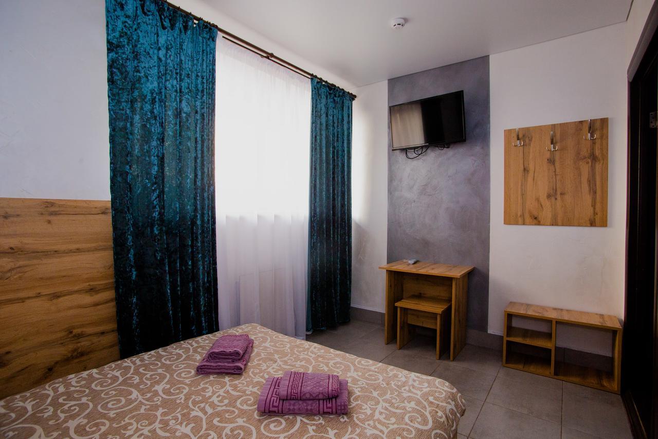 Ok Hotel Ривне Екстериор снимка