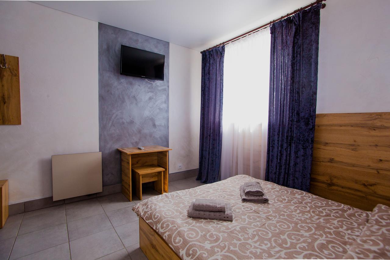 Ok Hotel Ривне Екстериор снимка
